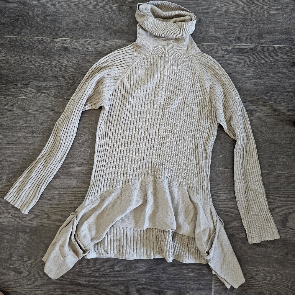 Animals sweater size M